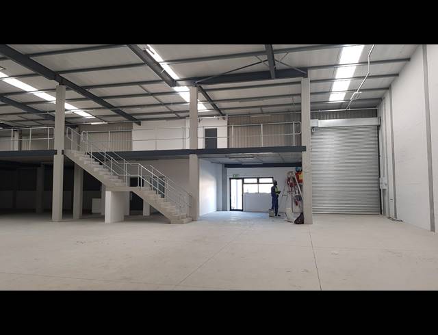 1,006M² FACTORY TO LET IN STIKLAND